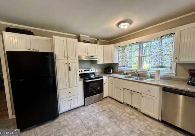 2960 Stuart Drive, Macon, GA 31204
