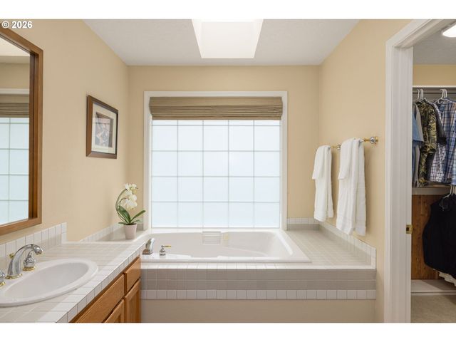 5324 Sw WICHITA St, Tualatin, OR 97062