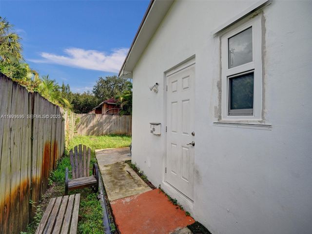 15455 N Miami Ave A, Miami, FL 33169