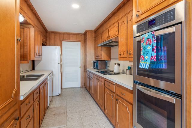 1111 Hillcrest, Coleman, TX 76834