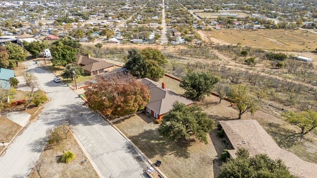 1111 Hillcrest, Coleman, TX 76834
