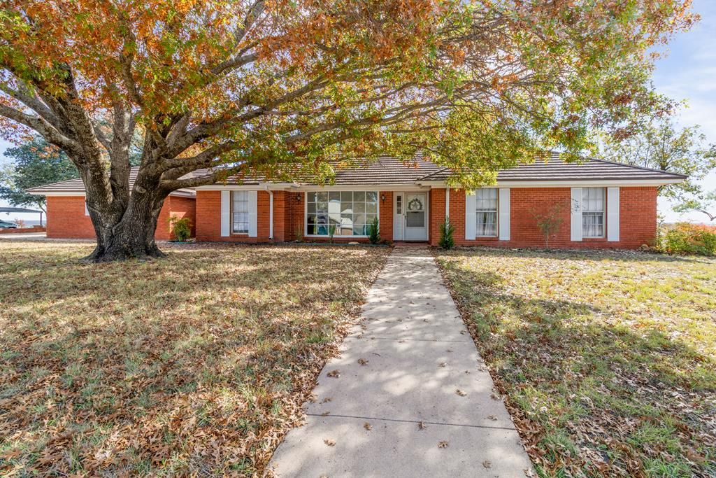 1111 Hillcrest, Coleman, TX 76834
