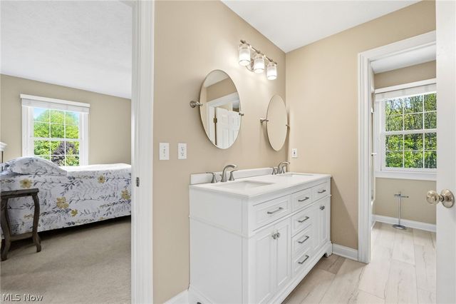 18130 Greatwood Lane, Chagrin Falls, OH 44023