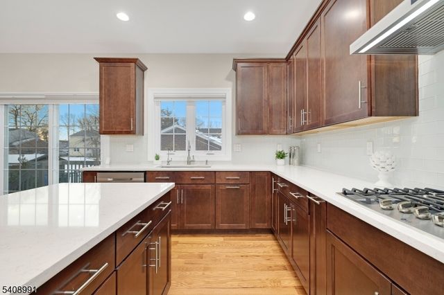 2 Maddie Ct, Woodbridge Twp., NJ 07067