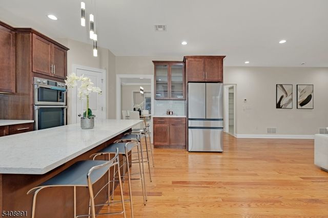 2 Maddie Ct, Woodbridge Twp., NJ 07067