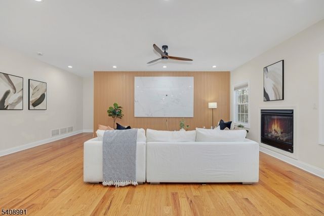 2 Maddie Ct, Woodbridge Twp., NJ 07067