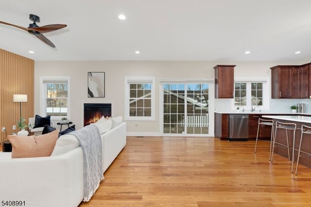 2 Maddie Ct, Woodbridge Twp., NJ 07067