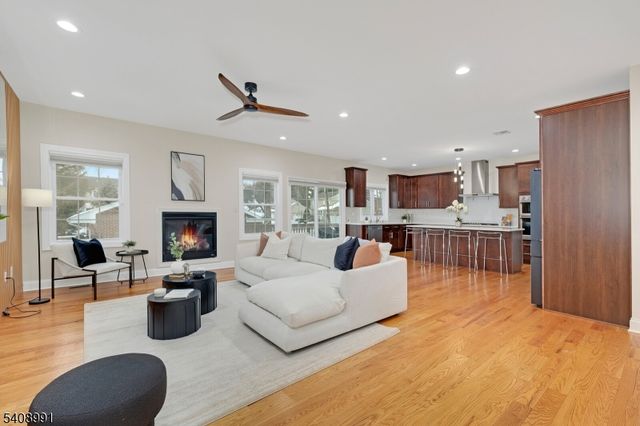 2 Maddie Ct, Woodbridge Twp., NJ 07067