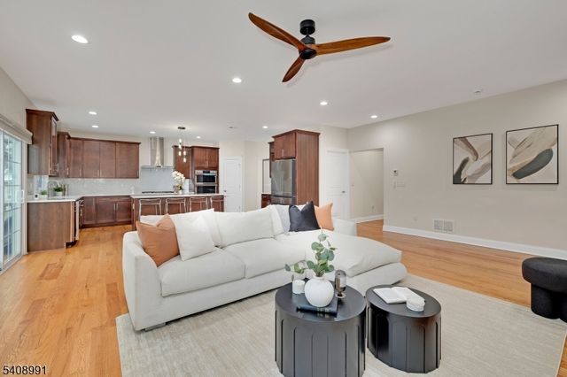 2 Maddie Ct, Woodbridge Twp., NJ 07067