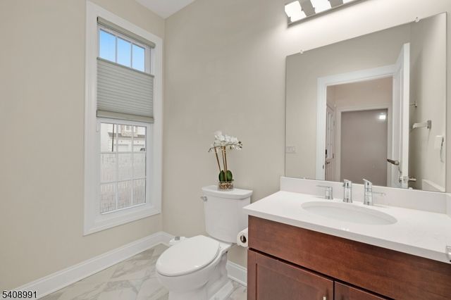 2 Maddie Ct, Woodbridge Twp., NJ 07067