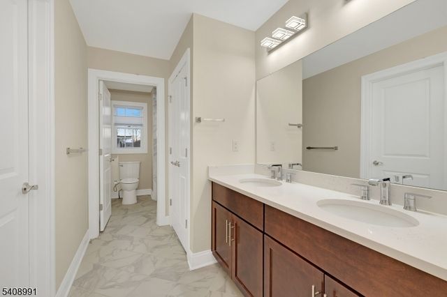 2 Maddie Ct, Woodbridge Twp., NJ 07067