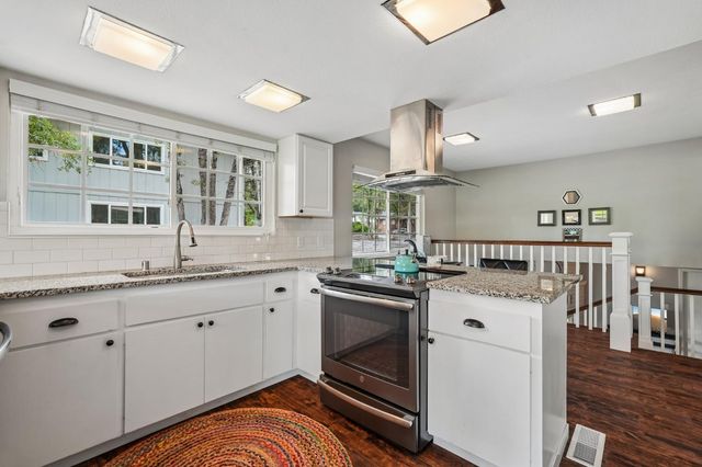 11883 Torrey Pines Dr, Auburn, CA 95602