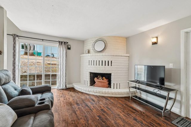 11883 Torrey Pines Dr, Auburn, CA 95602