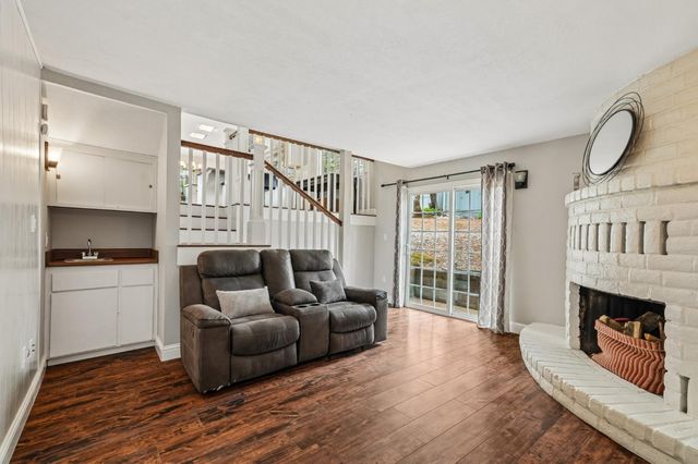 11883 Torrey Pines Dr, Auburn, CA 95602