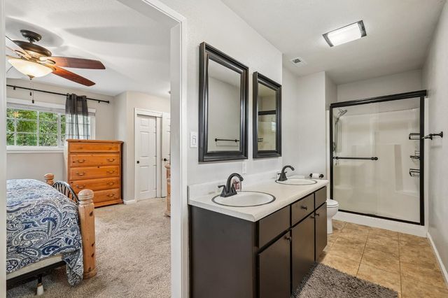 11883 Torrey Pines Dr, Auburn, CA 95602