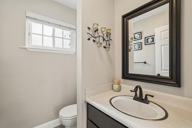 11883 Torrey Pines Dr, Auburn, CA 95602