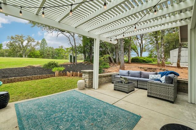 11883 Torrey Pines Dr, Auburn, CA 95602