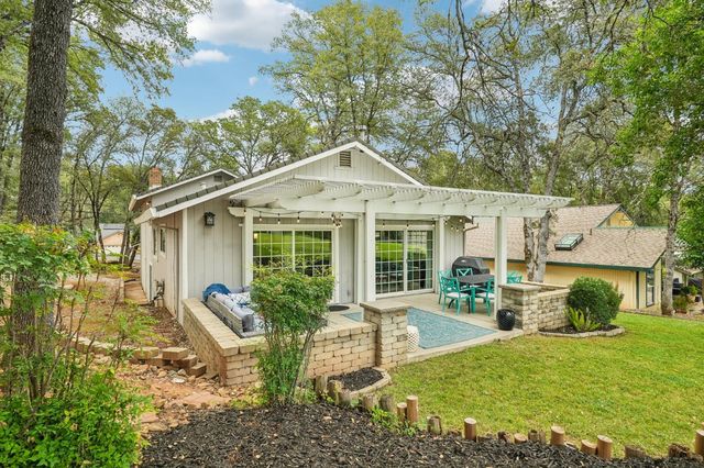 11883 Torrey Pines Dr, Auburn, CA 95602