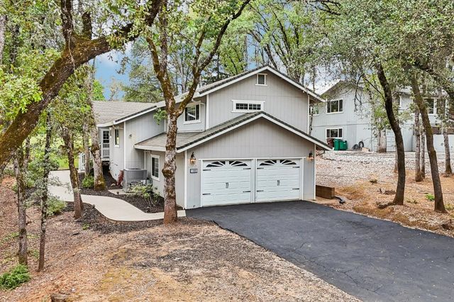 11883 Torrey Pines Dr, Auburn, CA 95602