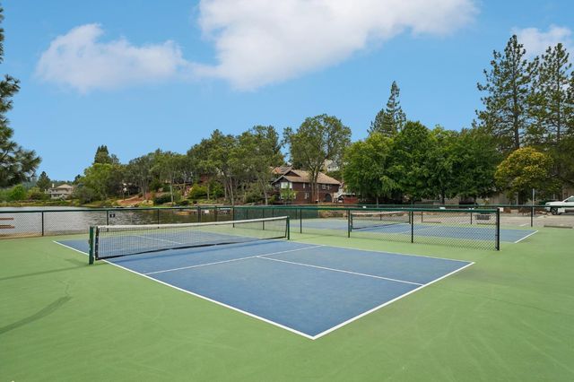 11883 Torrey Pines Dr, Auburn, CA 95602