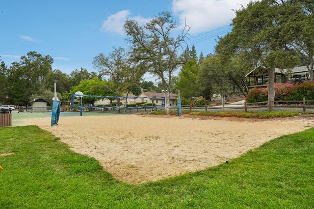 11883 Torrey Pines Dr, Auburn, CA 95602