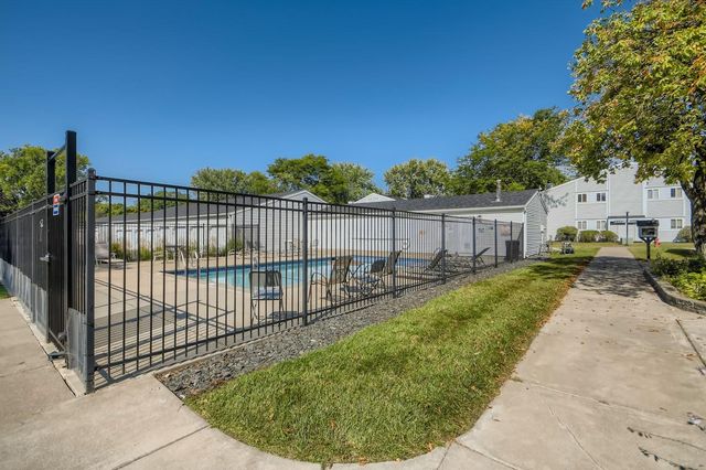 1713 Fulham Street F, Saint Paul, MN 55113