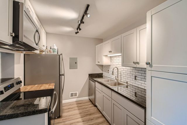 1713 Fulham Street F, Saint Paul, MN 55113