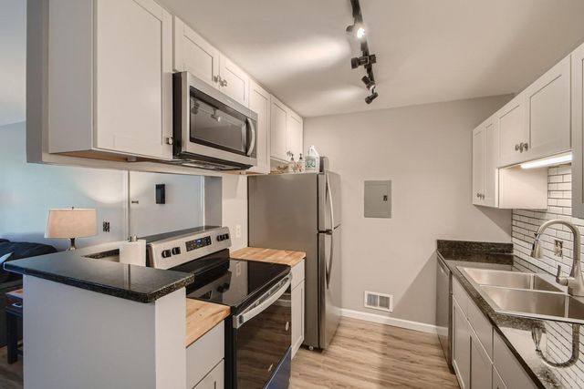 1713 Fulham Street F, Saint Paul, MN 55113