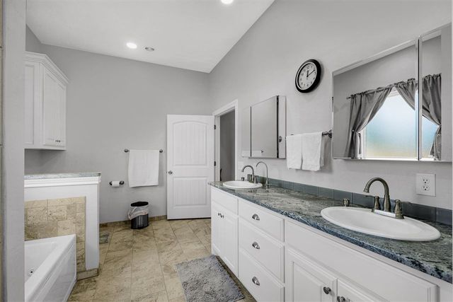 20352 SW Woodlawn Rd, Cache, OK 73527