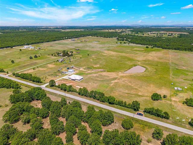 20352 SW Woodlawn Rd, Cache, OK 73527