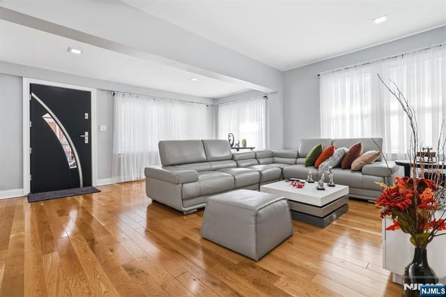 15 Pehle Avenue, Saddle Brook, NJ 07663