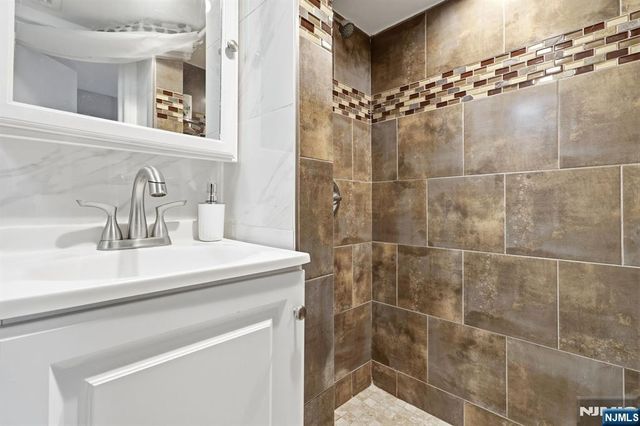 15 Pehle Avenue, Saddle Brook, NJ 07663