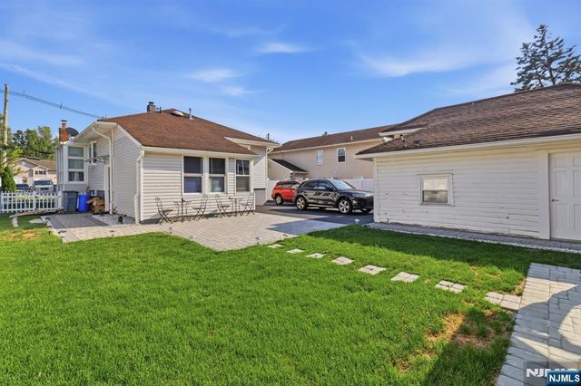 15 Pehle Avenue, Saddle Brook, NJ 07663