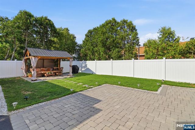 15 Pehle Avenue, Saddle Brook, NJ 07663