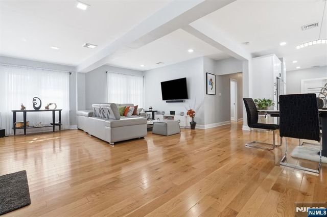 15 Pehle Avenue, Saddle Brook, NJ 07663