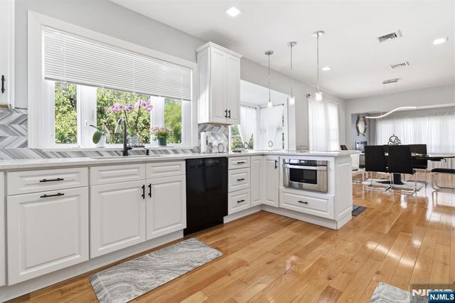 15 Pehle Avenue, Saddle Brook, NJ 07663