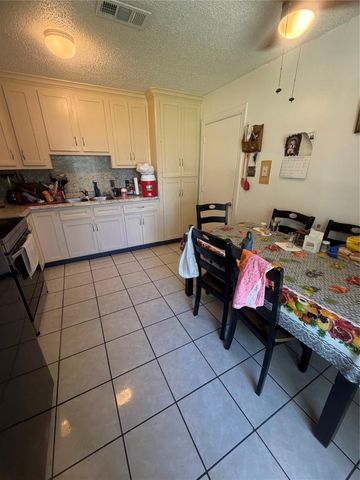 610 N 13th Street, La Porte, TX 77571