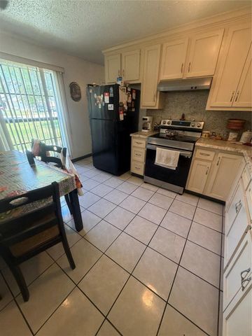 610 N 13th Street, La Porte, TX 77571