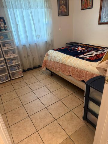 610 N 13th Street, La Porte, TX 77571