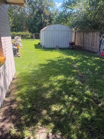 610 N 13th Street, La Porte, TX 77571