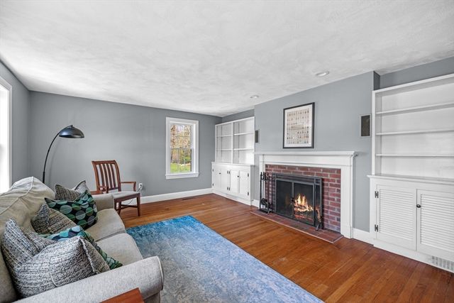 18 Cedarcrest Rd, Wilmington, MA 01887