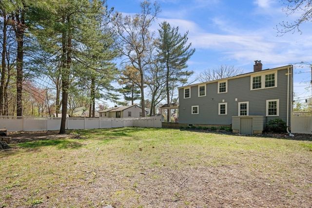 18 Cedarcrest Rd, Wilmington, MA 01887