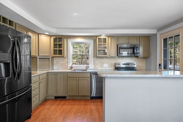 18 Cedarcrest Rd, Wilmington, MA 01887