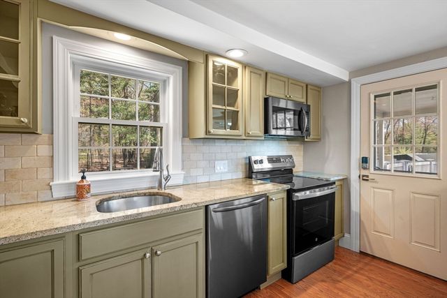 18 Cedarcrest Rd, Wilmington, MA 01887