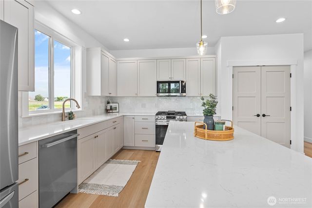 405 W 4th Street, Everson, WA 98247