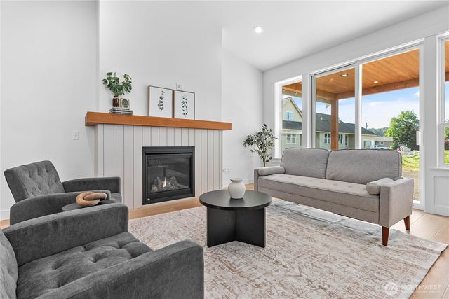 405 W 4th Street, Everson, WA 98247