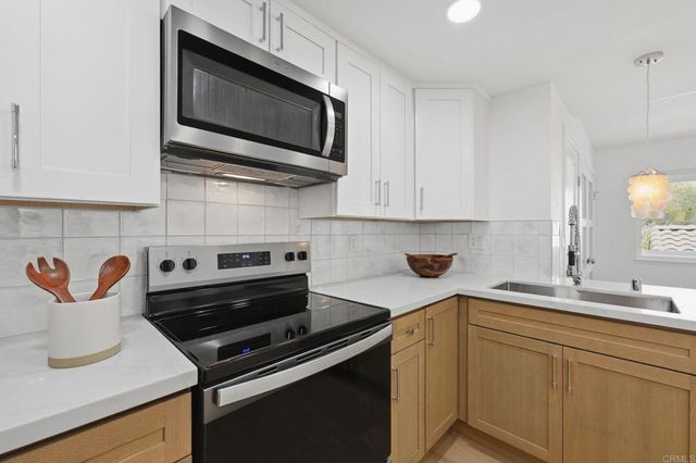 94 Kingston Ct W, Coronado, CA 92118