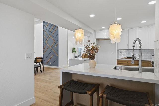 94 Kingston Ct W, Coronado, CA 92118