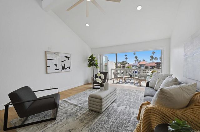 94 Kingston Ct W, Coronado, CA 92118