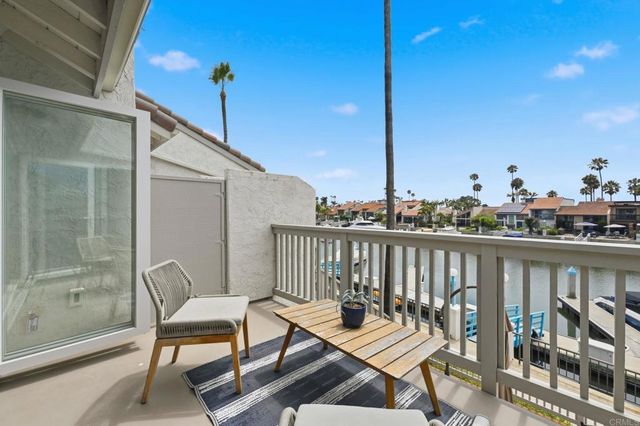 94 Kingston Ct W, Coronado, CA 92118